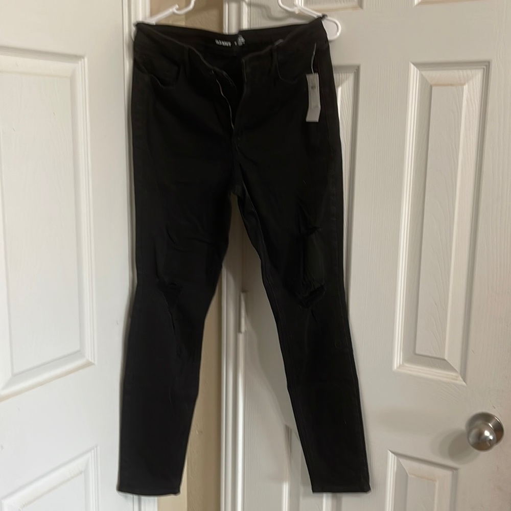 NWT! Old Navy rockstar super skinny high-rise black distressed jeans